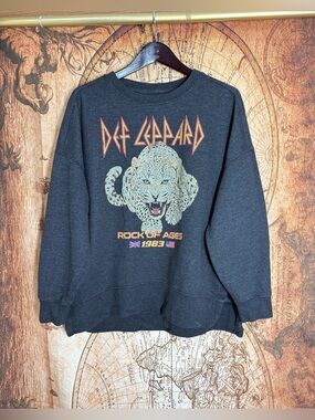 Def Leppard Rock of Ages Retro 1983 Pullover Fleece Gray Sweatshirt
